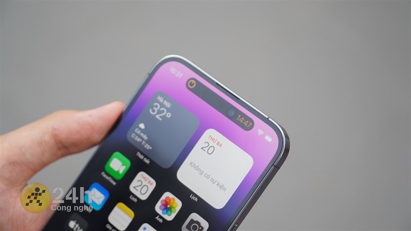 iPhone 14 Pro Max mang đến một định nghĩa màn hình đục lỗ hoàn toàn mới mang tên Dynamic Island.