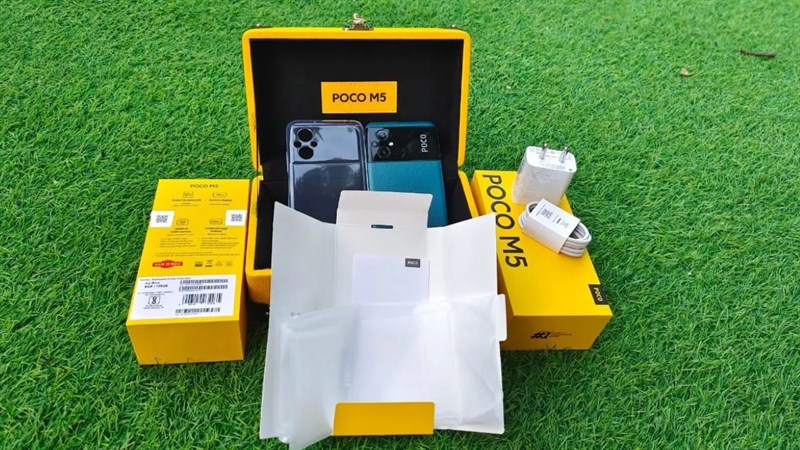 Các phụ kiện đi cùng POCO M5. Các phụ kiện đi cùng POCO M5.