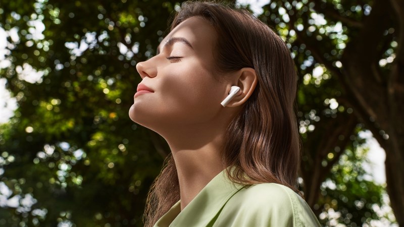 Mỗi tai nghe nhẹ chỉ 4g, tạo cảm giác nhẹ nhàng và thoải mái khi đeo Mỗi tai nghe nhẹ chỉ 4g, tạo cảm giác nhẹ nhàng và thoải mái khi đeo