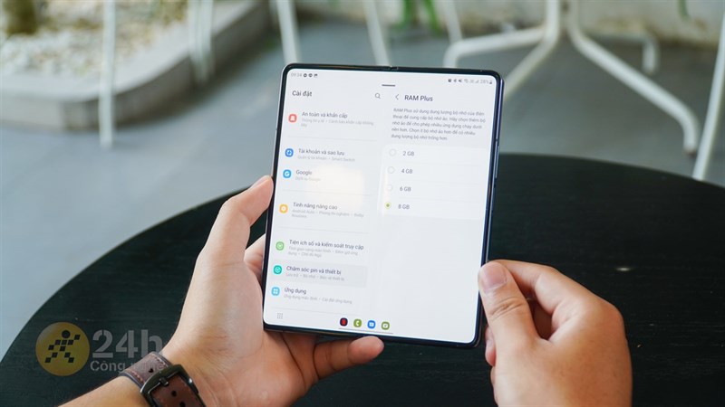 Galaxy Z Fold4 còn có dung lượng RAM lên đến 20 GB (12 GB RAM chính + 8 GB RAM ảo)