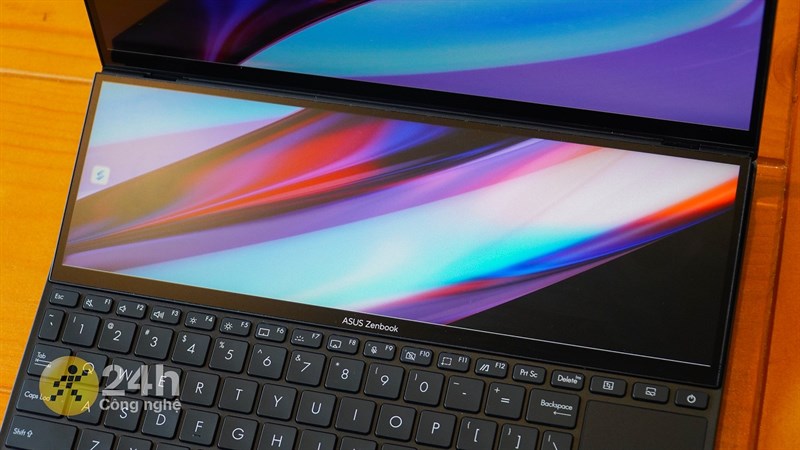 ASUS Zenbook Pro 14 Duo OLED được trang bị màn hình phụ ScreenPad Plus ASUS Zenbook Pro 14 Duo OLED được trang bị màn hình phụ ScreenPad Plus