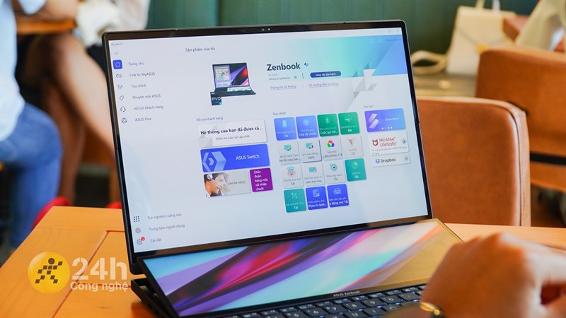 ASUS Zenbook Pro 14 Duo OLED được trang bị viên pin 76 Wh ASUS Zenbook Pro 14 Duo OLED được trang bị viên pin 76 Wh
