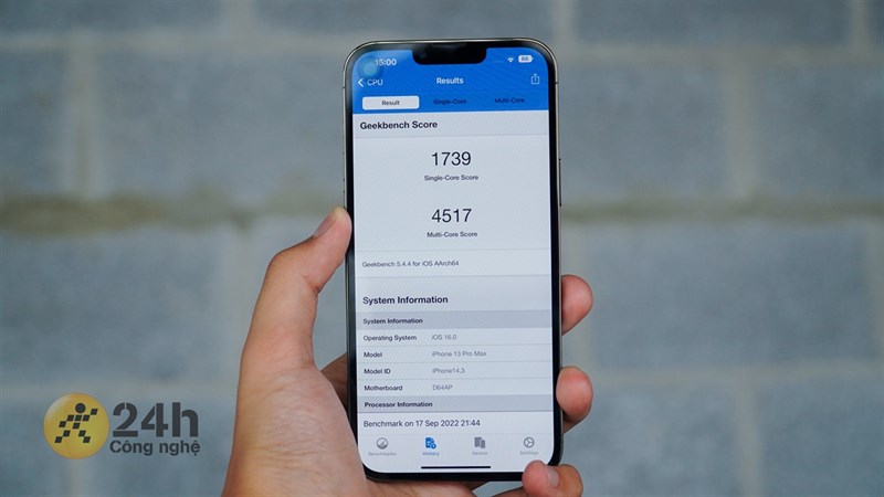 iPhone 13 Pro Max sau khi lên đời iOS 16 chính thức vẫn đạt được những điểm số hiệu năng ấn tượng.