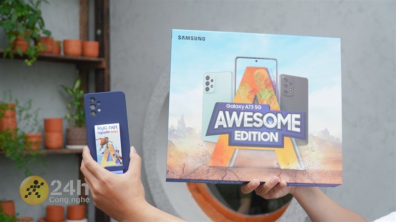 Đập hộp và trên tay trọn bộ Galaxy A73 5G Awesome Edition Đập hộp và trên tay trọn bộ Galaxy A73 5G Awesome Edition