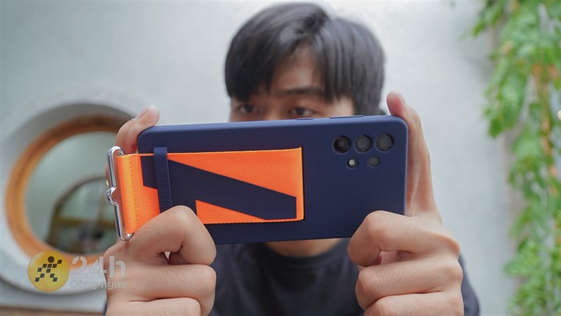 Đập hộp và trên tay trọn bộ Galaxy A73 5G Awesome Edition Đập hộp và trên tay trọn bộ Galaxy A73 5G Awesome Edition
