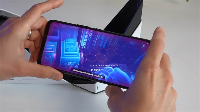 Trên tay ROG Phone 6D series: Thiết kế đậm chất gaming, cấu hình mạnh