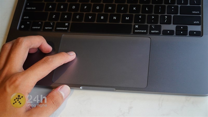 TrackPad trên MacBook Pro M2 vẫn là một trong những điểm sáng không thể bỏ qua.