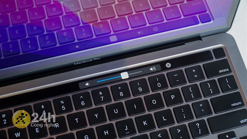 Dù đã cố để tận dụng Touch Bar nhưng bản thân mình vẫn chưa thấy được sự hữu dụng của nó.