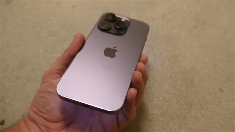 iPhone 14 Pro chỉ bị trầy nhẹ iPhone 14 Pro chỉ bị trầy nhẹ