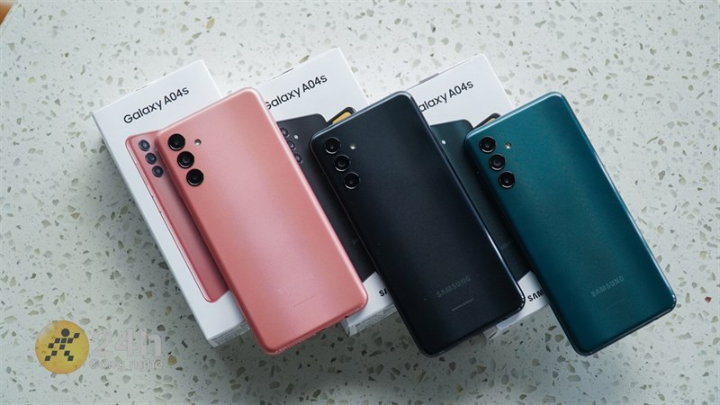 Trên tay Galaxy A04s: Giá 3.99 triệu, cấu hình đủ dùng, pin lớn 5.000 mAh