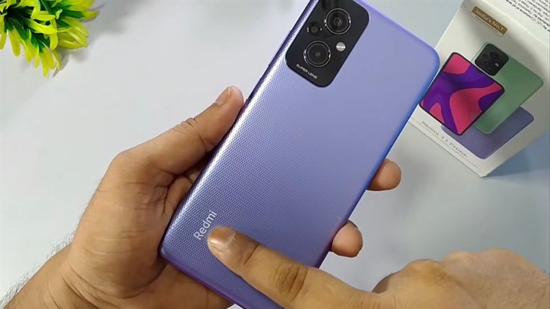 Mặt lưng của Redmi 11 Prime 4G còn nổi bật với cụm camera có cách sắp xếp các ống kính trông khá đẹp mắt. Mặt lưng của Redmi 11 Prime 4G còn nổi bật với cụm camera có cách sắp xếp các ống kính trông khá đẹp mắt.
