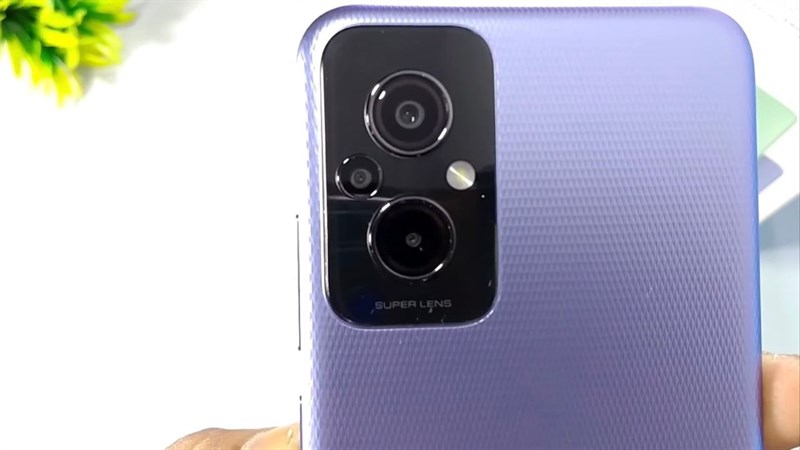 Mặt sau của Redmi 11 Prime 4G có thiết kế khá độc đáo với các đường vân tam giác chìm. Mặt sau của Redmi 11 Prime 4G có thiết kế khá độc đáo với các đường vân tam giác chìm.