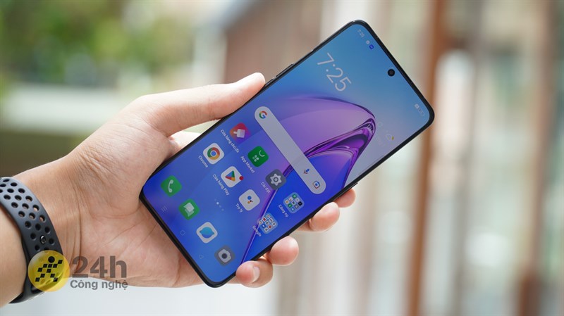 OPPO Reno8 Pro có kích thước màn hỉnh nhỉnh hơn một chút. 