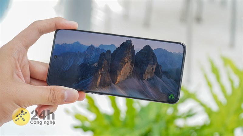 Trên tay OPPO Reno8 Pro 5G chính hãng Việt Nam