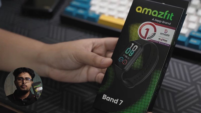 Hộp đựng của Amazfit Band 7 có thiết kế khá trẻ trung và bắt mắt. Hộp đựng của Amazfit Band 7 có thiết kế khá trẻ trung và bắt mắt.
