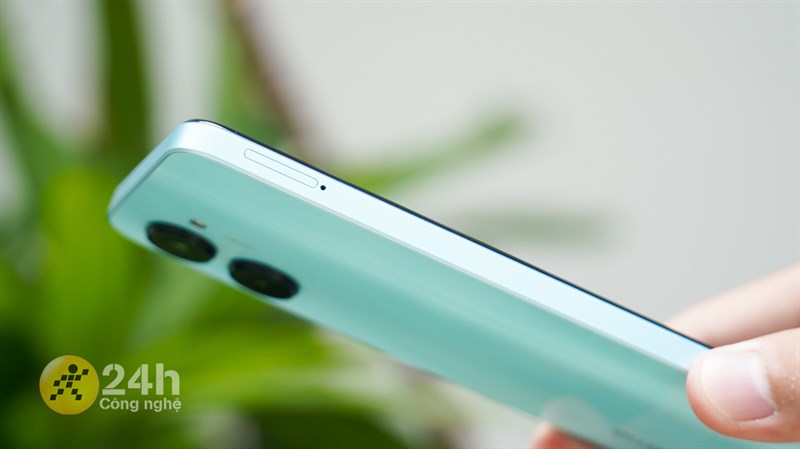 Cạnh trái của realme C33 là khe SIM