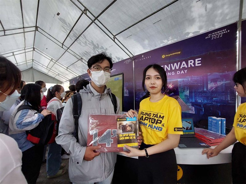 Cùng hòa mình vào sự kiện DELL School Roadshow x Thế Giới Di Động tại HCMUSSH Cùng hòa mình vào sự kiện DELL School Roadshow x Thế Giới Di Động tại HCMUSSH