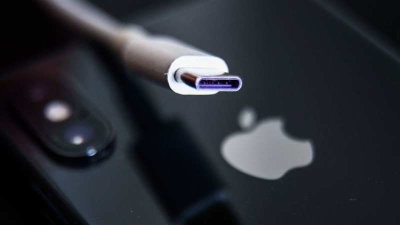 Liệu chuyển sang sử dụng USB-C cho iPhone là cần thiết? (Ảnh: Bloomberg) Liệu chuyển sang sử dụng USB-C cho iPhone là cần thiết? (Ảnh: Bloomberg)
