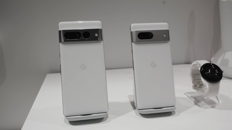 Pixel 7 Series trông nổi bật và thu hút hơn vì sự đối lập của 2 chất liệu mặt sau.