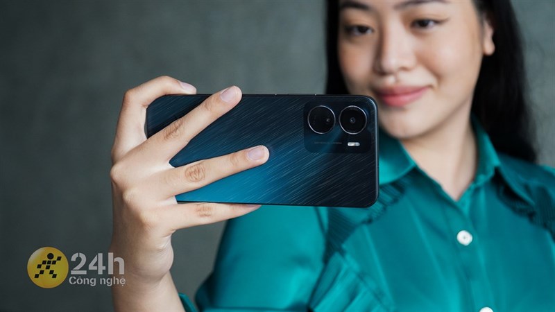 Trên tay Vivo Y16: Thiết kế ấn tượng, hiệu năng đủ dùng cùng pin lớn Trên tay Vivo Y16: Thiết kế ấn tượng, hiệu năng đủ dùng cùng pin lớn