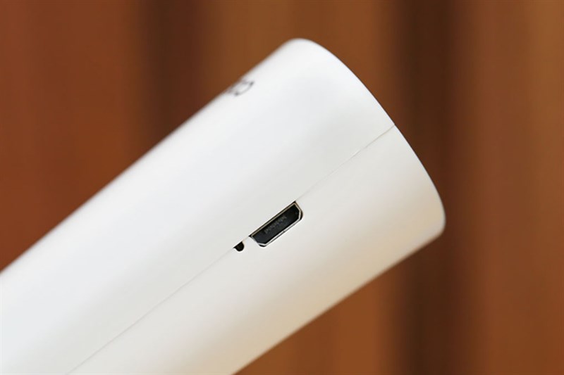 Chỉ với 1 lần sạc đầy thì bạn đã có thể thoải mái sử dụng chiếc quạt này liên tục 2 giờ đồng hồ. Chỉ với 1 lần sạc đầy thì bạn đã có thể thoải mái sử dụng chiếc quạt này liên tục 2 giờ đồng hồ.