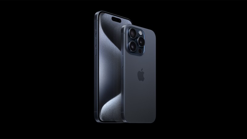 iPhone 15 Pro và iPhone 15 Pro Max đều được hoàn thiện bo cong nhẹ nhàng đẻ mang lại trải nghiệm cầm nắm tốt cho người dùng