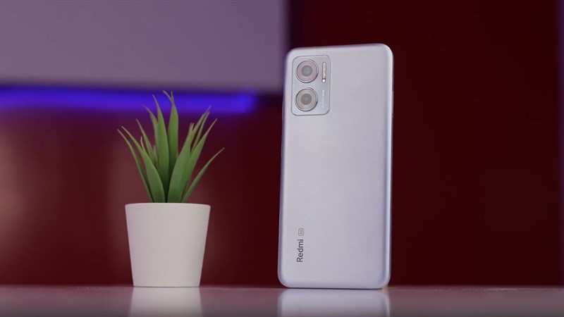 Redmi 11 Prime 5G có ngoại hình đơn giản, màu sắc hài hòa