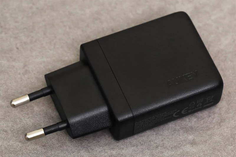 Những bộ Adapter mới nhất tháng 10, thiết kế thanh lịch, sạc nhanh khỏi bàn Những bộ Adapter mới nhất tháng 10, thiết kế thanh lịch, sạc nhanh khỏi bàn