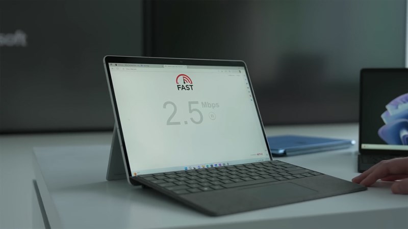 Surface Pro 9 sở hữu màn hình 13 inch với độ phân giải 2.8K giúp mang đến khả năng hiển thị sắc nét, đẹp mắt