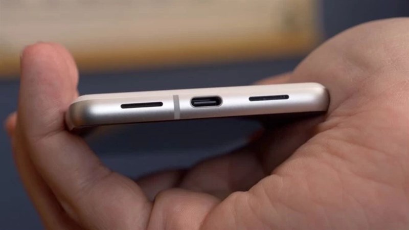Tác giả đã rút Pixel 7 ra khỏi bộ sạc vào khoảng 8 hoặc 9 giờ sáng và có thể sử dụng mà không cần cắm sạc cho tới khoảng 10 đến 11 giờ tối..
