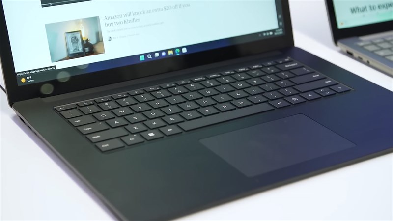 Nội thất bên trong của Surface Laptop 5 khá bắt mắt Nội thất bên trong của Surface Laptop 5 khá bắt mắt