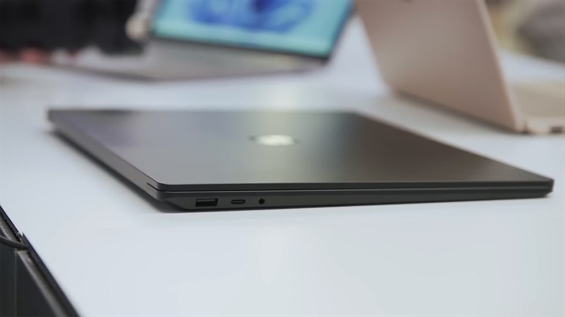 Surface Laptop 5 có ngoại hình mỏng, nhẹ tiện lợi Surface Laptop 5 có ngoại hình mỏng, nhẹ tiện lợi
