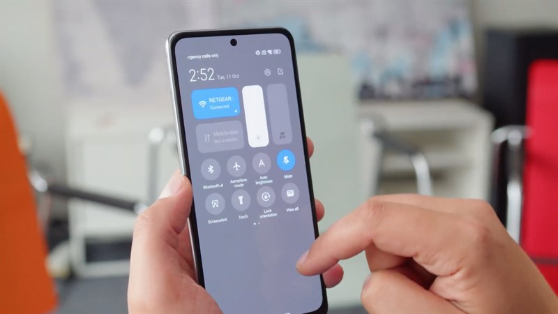 Tấm nền AMOLED trên POCO M5s mang đến độ sáng màn hình cao Tấm nền AMOLED trên POCO M5s mang đến độ sáng màn hình cao