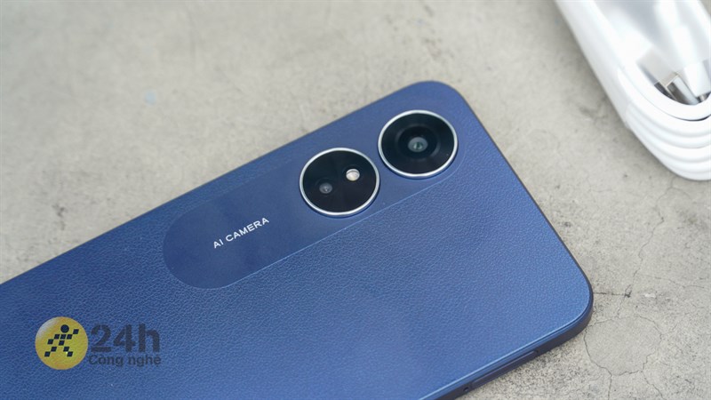 Cụm camera của OPPO A17 gồm hai ống kính hình tròn có kích thước bằng nhau. Cụm camera của OPPO A17 gồm hai ống kính hình tròn có kích thước bằng nhau.