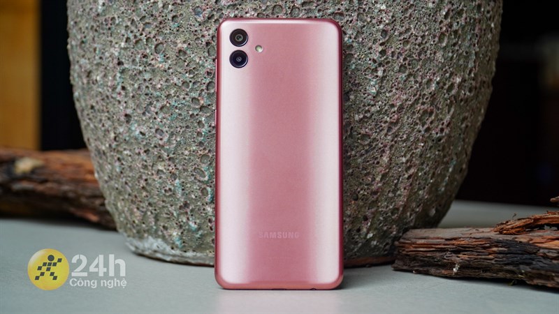 Đánh giá pin Galaxy A04: Pin 5.000 mAh cho thời lượng dùng đến 8 tiếng Đánh giá pin Galaxy A04: Pin 5.000 mAh cho thời lượng dùng đến 8 tiếng