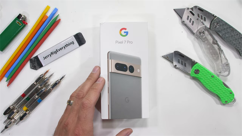 Nhiều người bất ngờ trước sức chịu đựng của Google Pixel 7 Pro