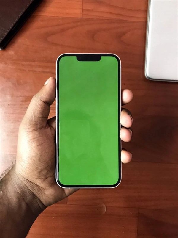 Vội 'lên đời' iOS 16, một số mẫu iPhone bỗng trở thành 'cục gạch', màn hình xanh Vội 'lên đời' iOS 16, một số mẫu iPhone bỗng trở thành 'cục gạch', màn hình xanh