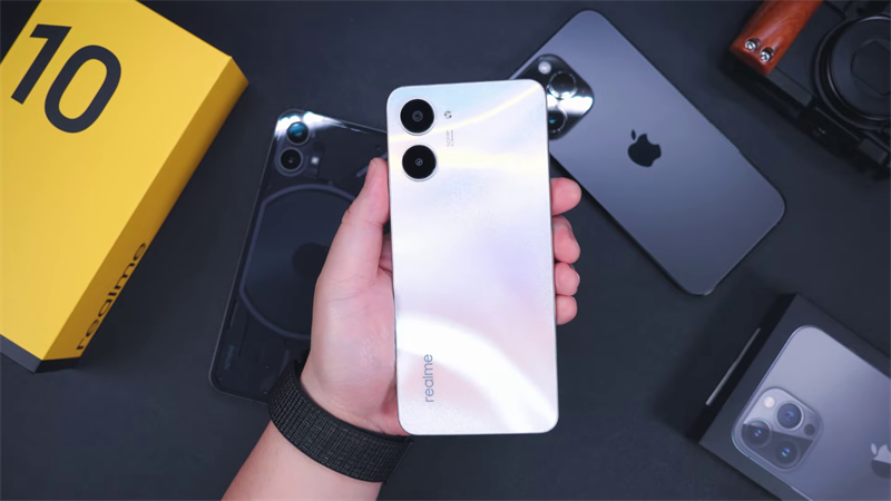 Có lẽ đây là YouTuber mở hộp realme 10 4G sớm nhất - Ảnh TechBroll