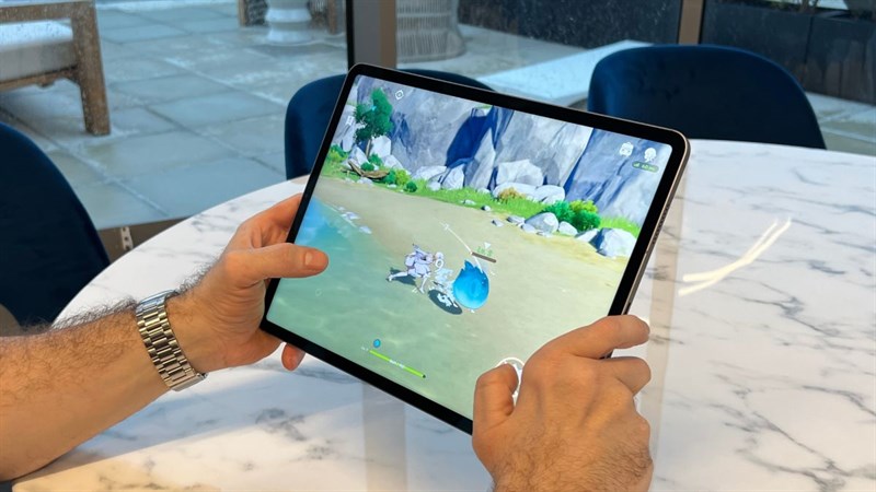 Trang Tom’s Guide cũng đã thử nghiệm tựa game Genshin Impact và kết luận rằng iPad Pro (2022) cho trải nghiệm rất mượt mà. Trang Tom’s Guide cũng đã thử nghiệm tựa game Genshin Impact và kết luận rằng iPad Pro (2022) cho trải nghiệm rất mượt mà.