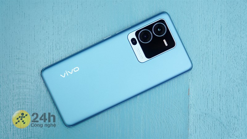 Thiết kế hiện đại của Vivo V25 Pro ắt hẳn sẽ làm hài lòng những người yêu thích sự mới mẻ. Thiết kế hiện đại của Vivo V25 Pro ắt hẳn sẽ làm hài lòng những người yêu thích sự mới mẻ.