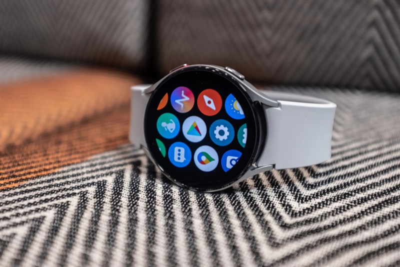 Galaxy Watch có nhiều lựa chọn kích thước cho người dùng