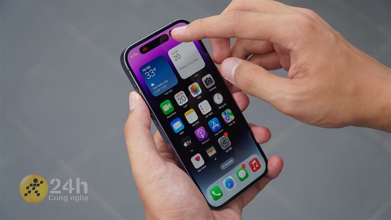Mặc dù vậy thì phần Dynamic Island trên iPhone 14 Pro khiến thao tác sử dụng của mình không còn được tự nhiên. Mặc dù vậy thì phần Dynamic Island trên iPhone 14 Pro khiến thao tác sử dụng của mình không còn được tự nhiên.