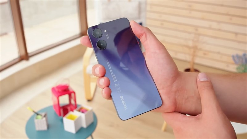 realme 10 mang trên mình thiết kế trẻ trung, hiện đại với khung viền vuông vức được bo tròn đẹp mắt