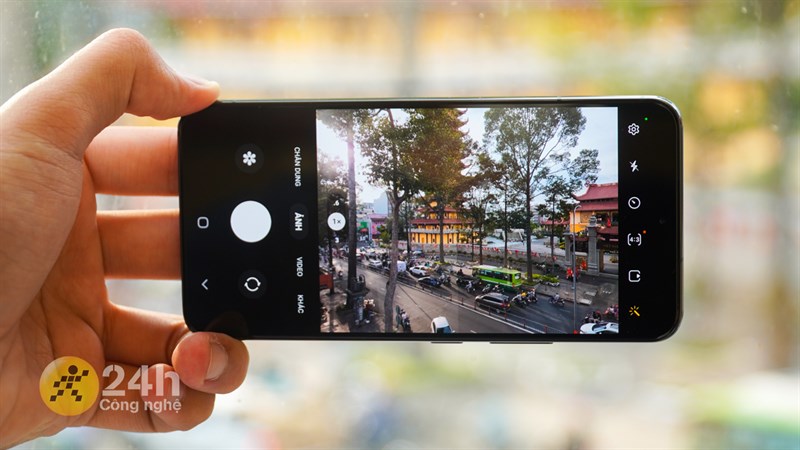 Bên cạnh thông số phần cứng được cải tiến thì Samsung cũng chịu khó chăm chút cho thuật toán xử lý ảnh trên Galaxy S22. Bên cạnh thông số phần cứng được cải tiến thì Samsung cũng chịu khó chăm chút cho thuật toán xử lý ảnh trên Galaxy S22.
