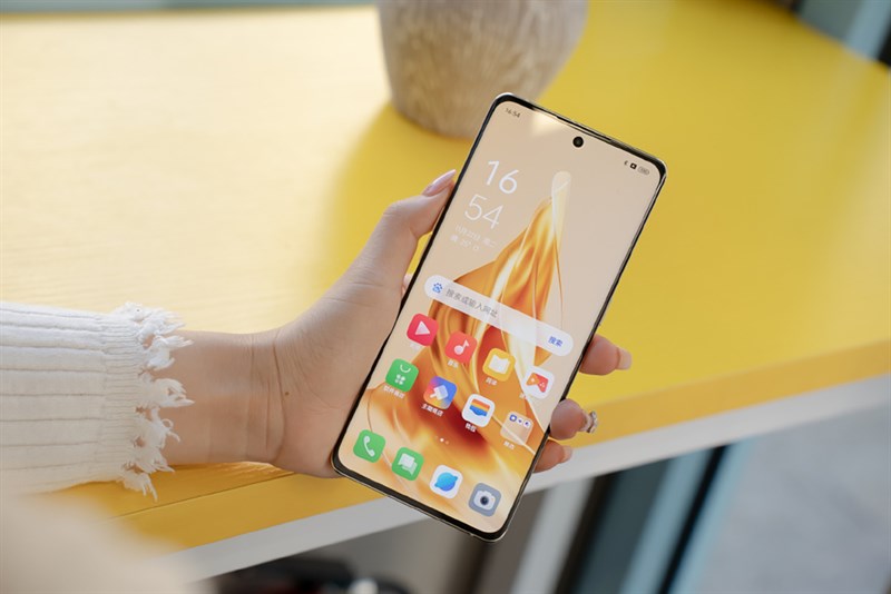 Trên tay OPPO Reno9 Pro+