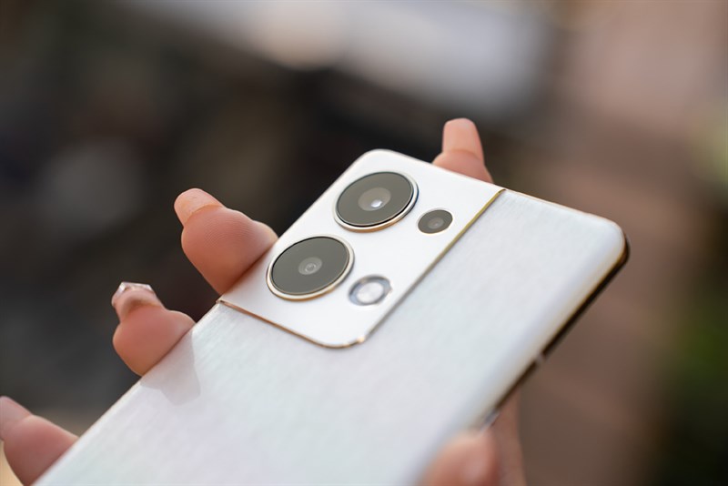 Trên tay OPPO Reno9 Pro+