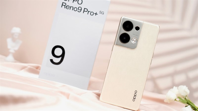 Trên tay OPPO Reno9 Pro+