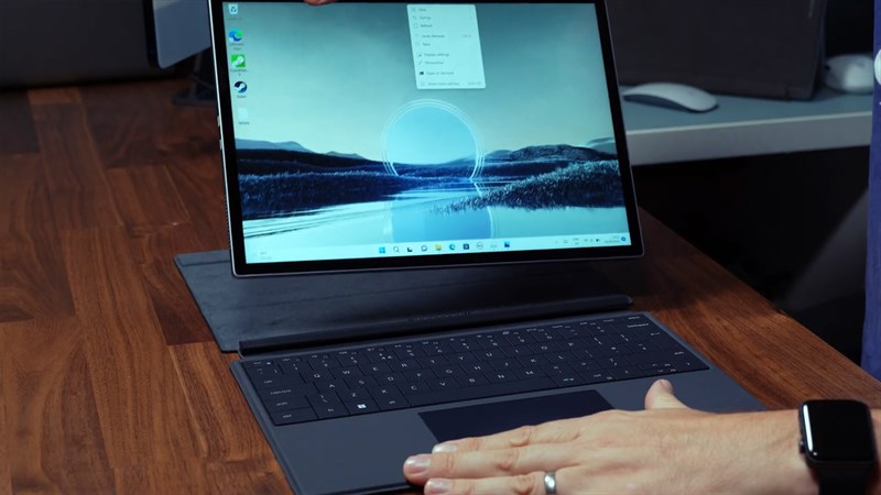 Dell XPS 13 2-in-1 2022 được trang bị RAM 16 GB và ổ cứng 512 GB