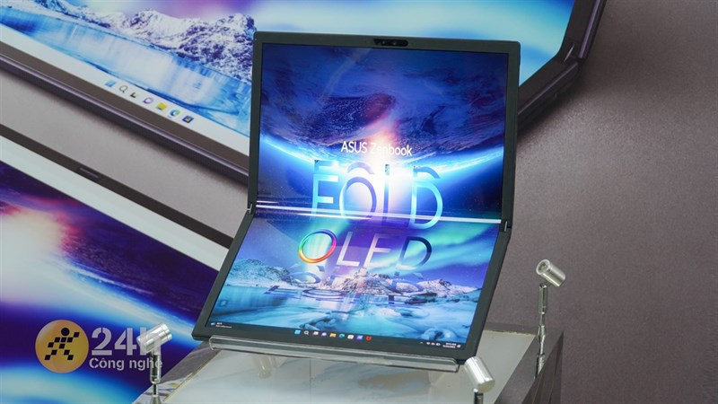 Trên tay ASUS Zenbook 17 Fold OLED