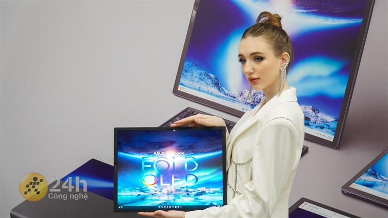 Trên tay ASUS Zenbook 17 Fold OLED